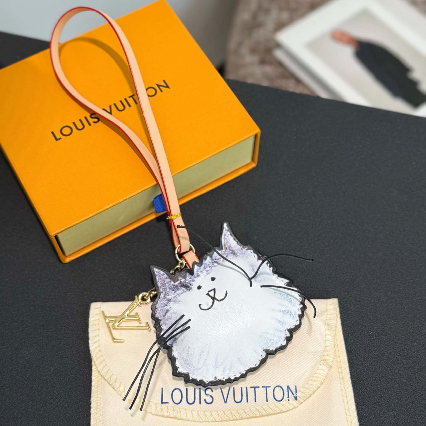 Louis Vuitton LV Cat Bag Charm   M02944   - EUR FASHION