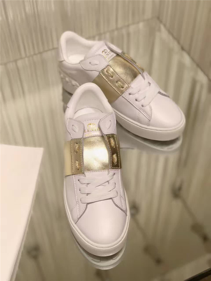 Offene Low-Top-Sneaker von Valenti mit goldenem Block - EUR FASHION