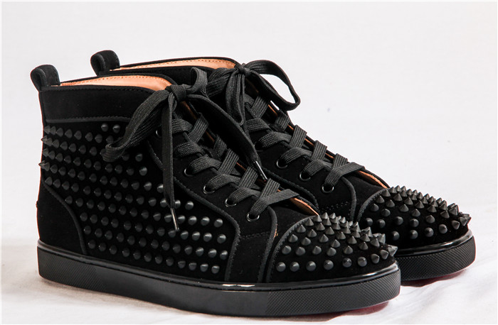 Limitierte Version: Christian Louboutin Louis Spikes schwarze Orlato-Wildleder-Sneaker - EUR FASHION