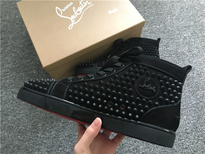 Limitierte Version: Christian Louboutin Louis Spikes schwarze Orlato-Wildleder-Sneaker - EUR FASHION