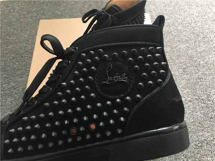 Limitierte Version: Christian Louboutin Louis Spikes schwarze Orlato-Wildleder-Sneaker - EUR FASHION