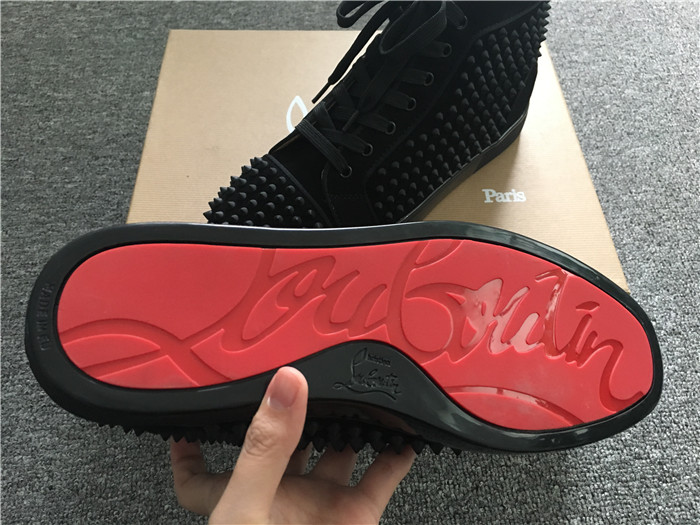 Limitierte Version: Christian Louboutin Louis Spikes schwarze Orlato-Wildleder-Sneaker - EUR FASHION