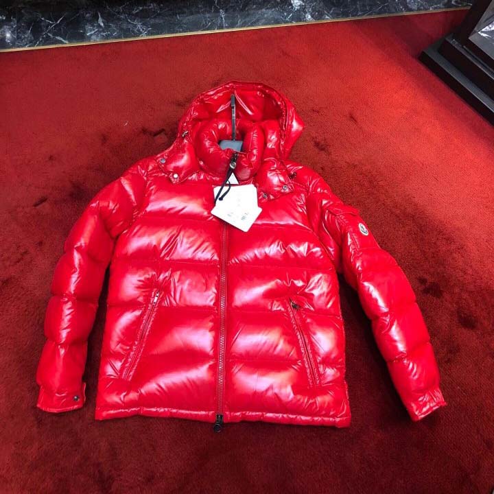 Moncler Rote Daunenjacke - EUR FASHION