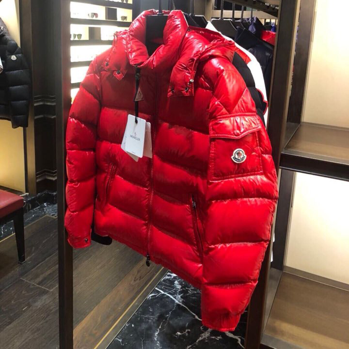 Moncler Rote Daunenjacke - EUR FASHION