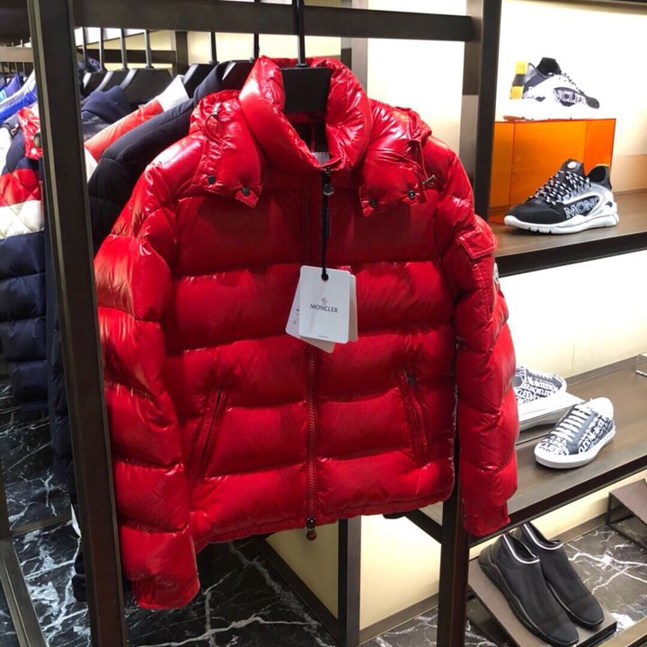 Moncler Rote Daunenjacke - EUR FASHION