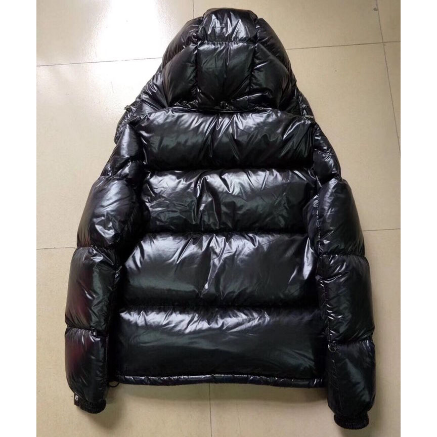 Schwarze Moncler-Jacke - EUR FASHION