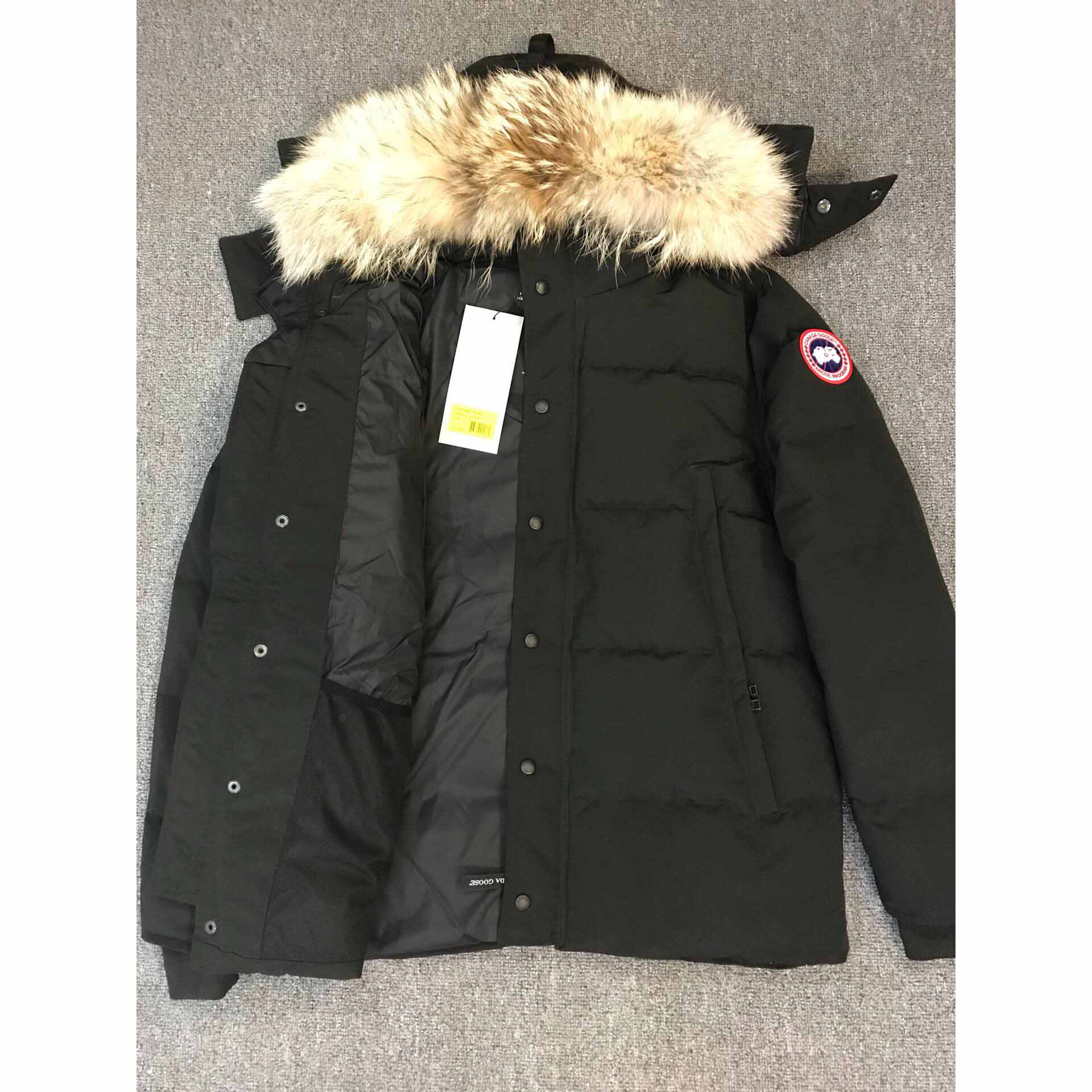 Schwarze Daunenjacke von Canada Goose - EUR FASHION