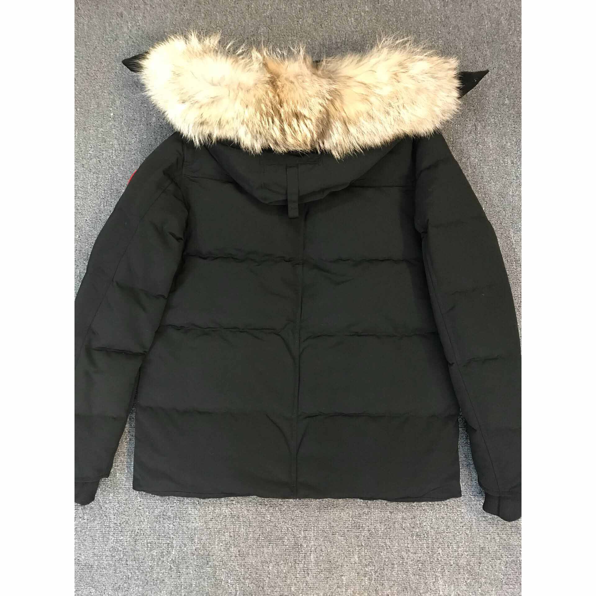 Schwarze Daunenjacke von Canada Goose - EUR FASHION