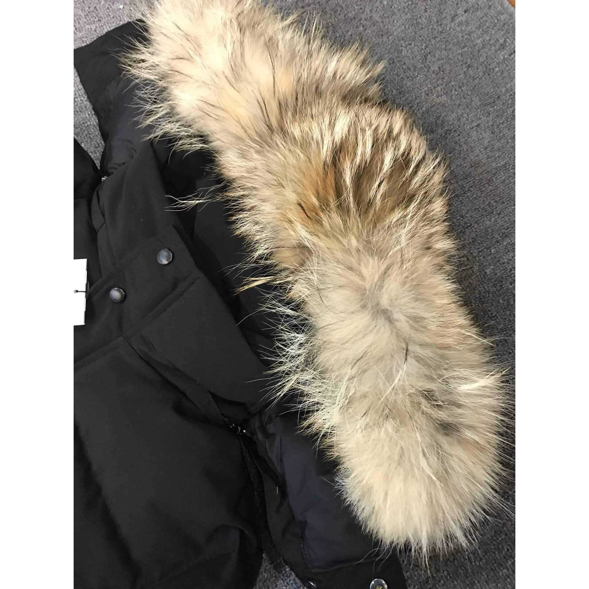 Schwarze Daunenjacke von Canada Goose - EUR FASHION