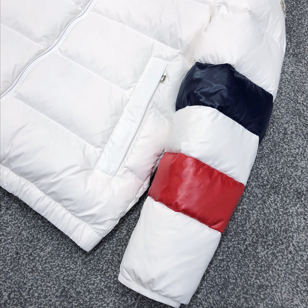 Weiße Daunenjacke von Moncler - EUR FASHION