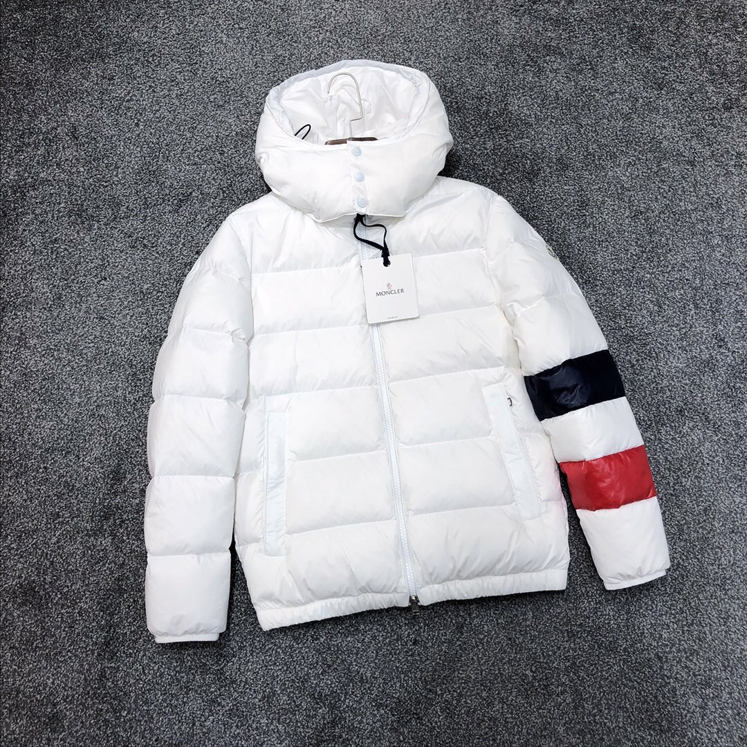 Weiße Daunenjacke von Moncler - EUR FASHION