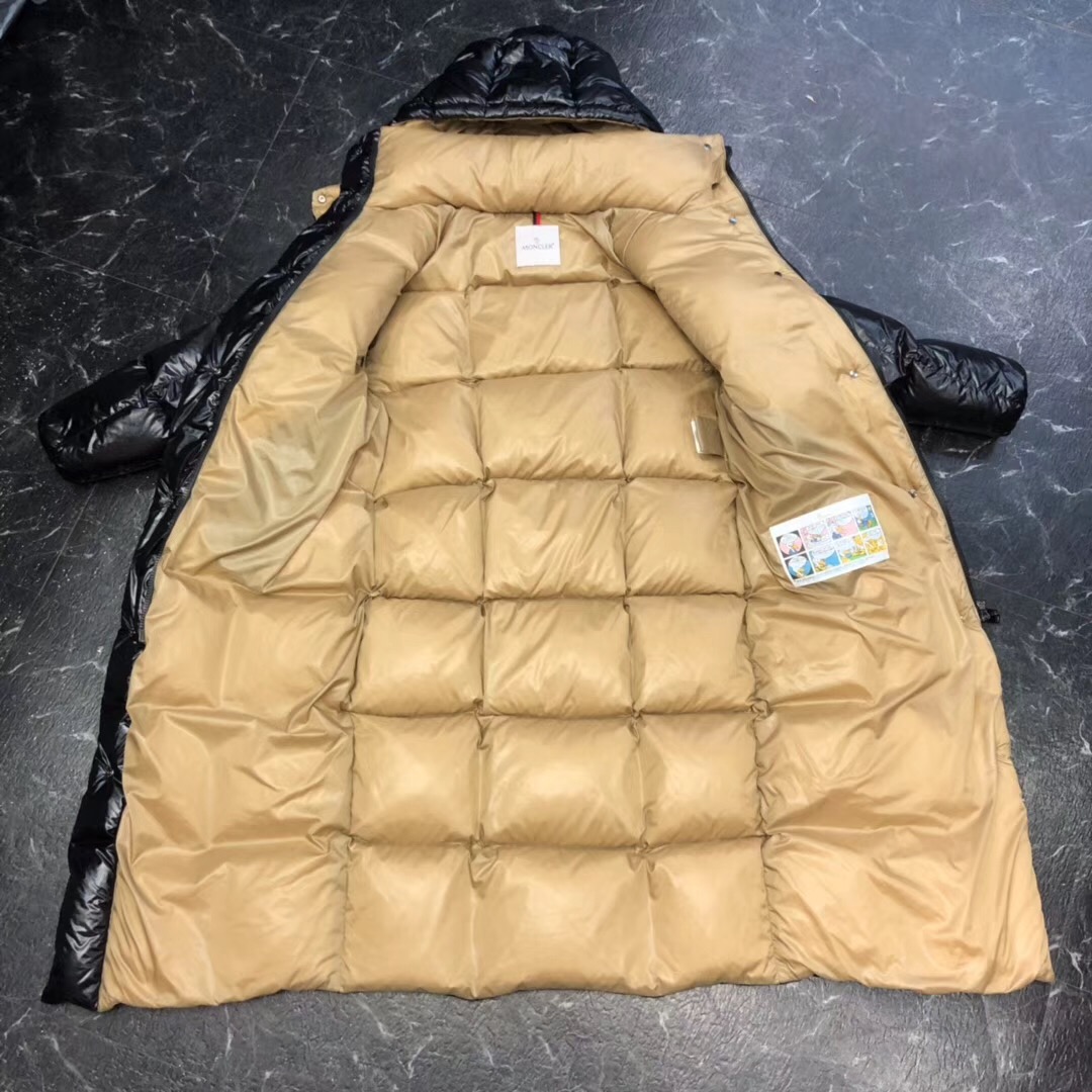 Schwarze lange Daunenjacke von Moncler - EUR FASHION