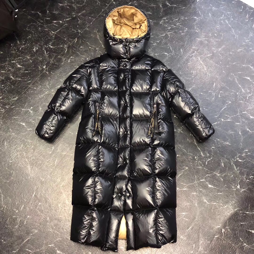 Schwarze lange Daunenjacke von Moncler - EUR FASHION