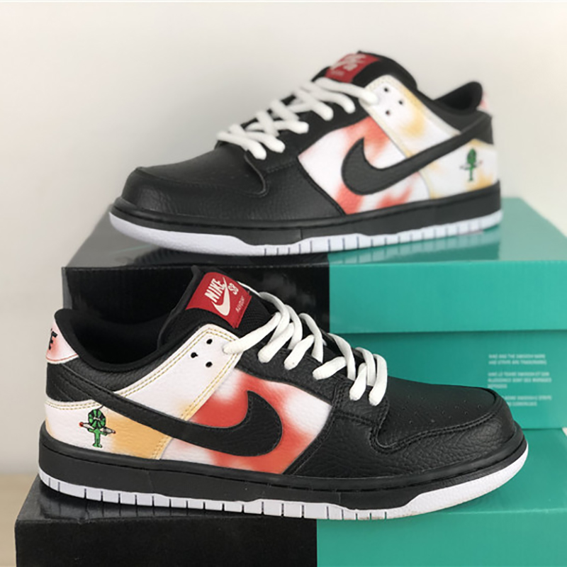 Nike Dunk SB Low Raygun Tue-Dye in Weiß/Schwarz - EUR FASHION