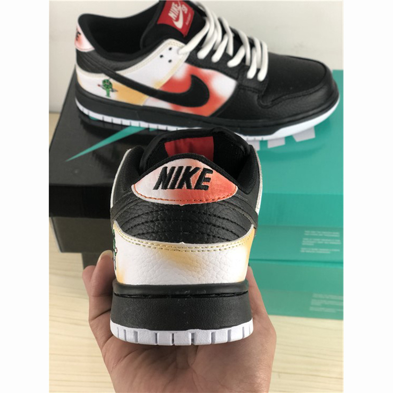 Nike Dunk SB Low Raygun Tue-Dye in Weiß/Schwarz - EUR FASHION