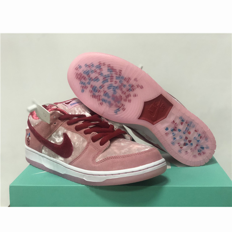 Strange Love X Nike SB Dunk Low - EUR FASHION