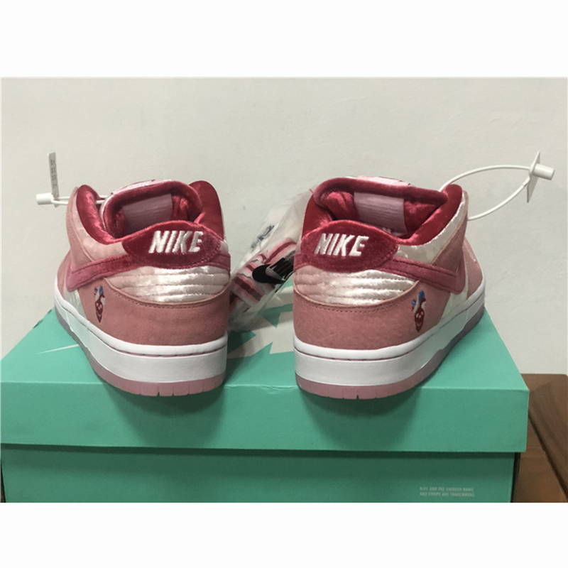 Strange Love X Nike SB Dunk Low - EUR FASHION