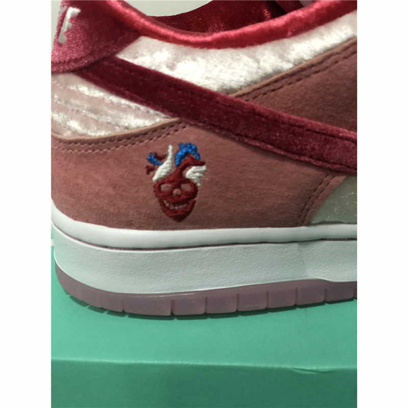 Strange Love X Nike SB Dunk Low - EUR FASHION