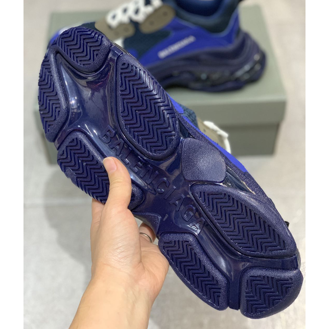 Balenciaga Triple S Sneaker mit klarer Sohle - EUR FASHION