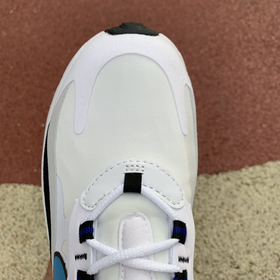 Nike Air Max 270 React in Himmelblau hervorgehoben - EUR FASHION