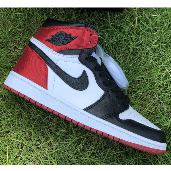 Jordan AJ1 Satin WMNS „Black Toe“ - EUR FASHION