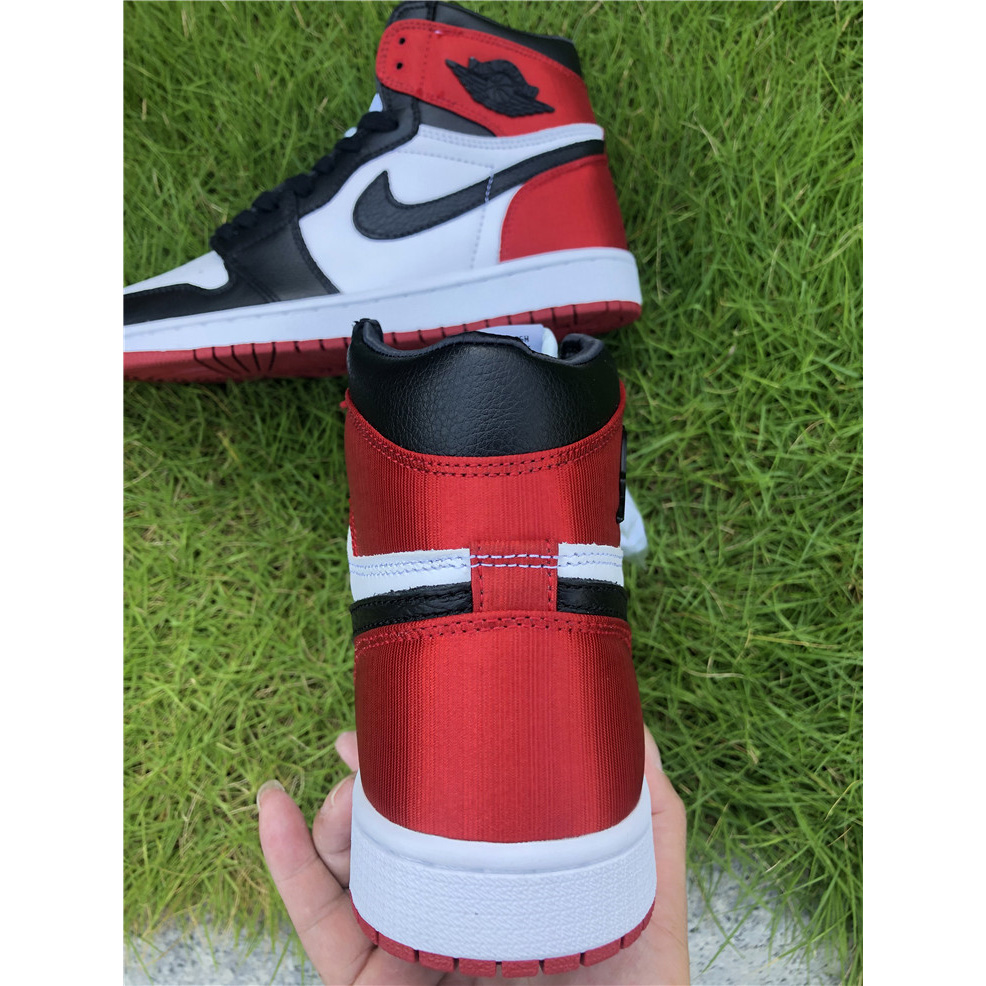 Jordan AJ1 Satin WMNS „Black Toe“ - EUR FASHION