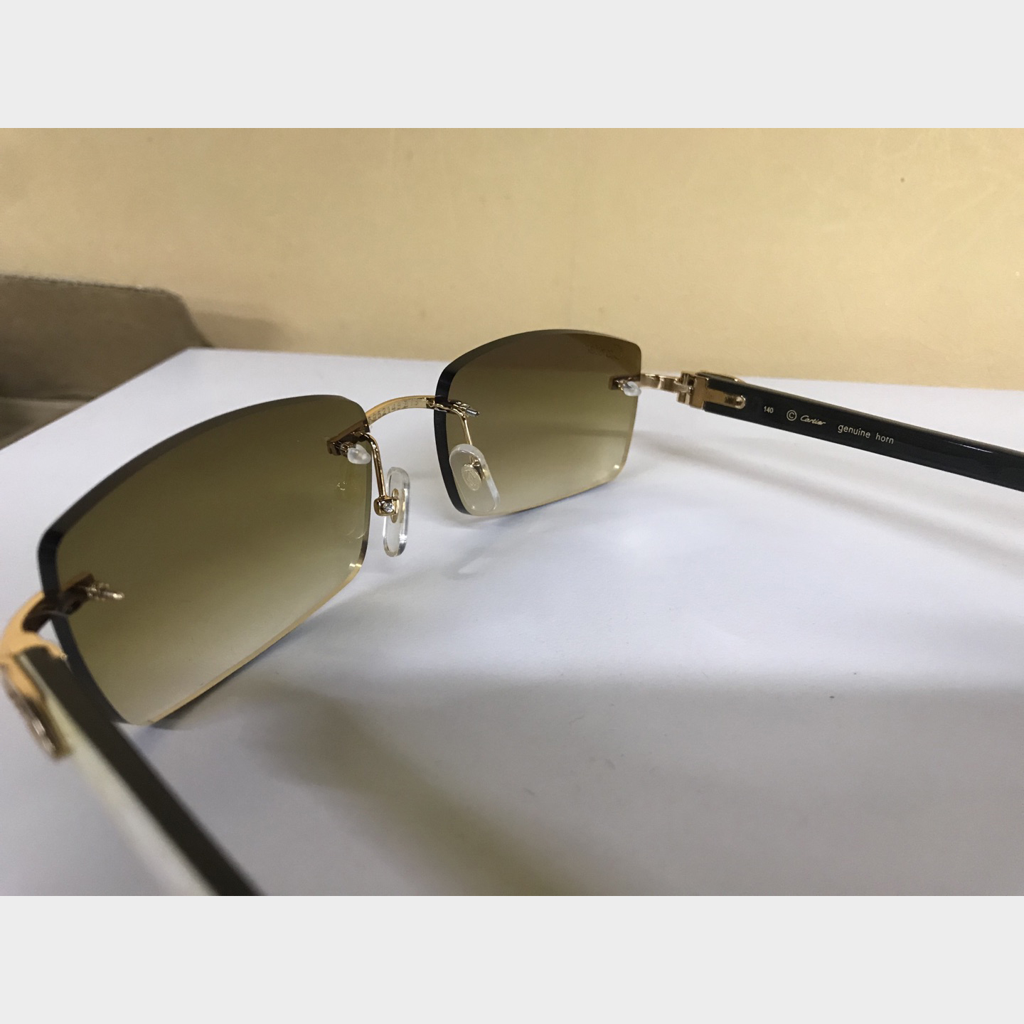 Cariter 3524012 Weiße Buffalo-Sonnenbrille mit großen Gläsern in Braun - EUR FASHION