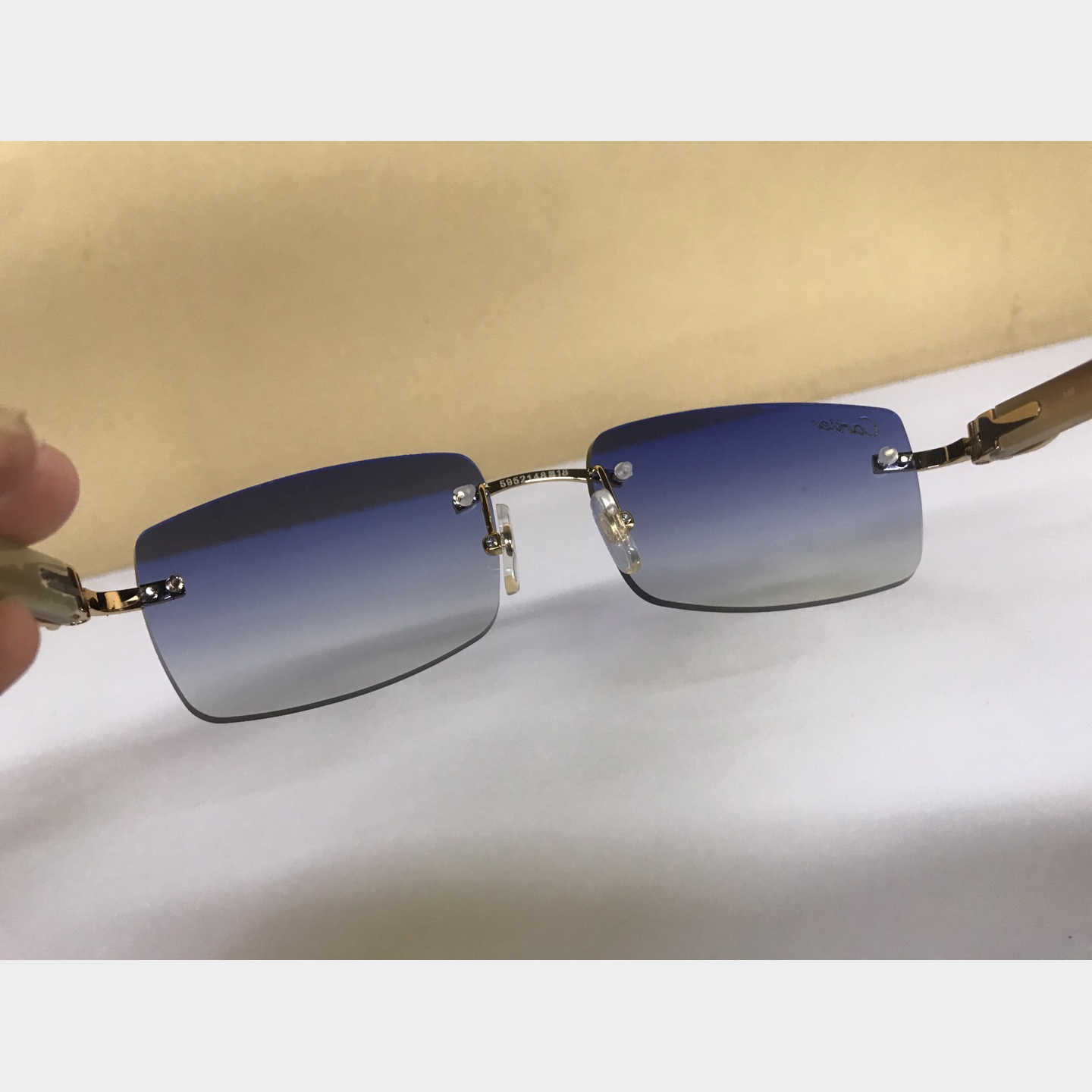 Cartier 3524012 Weiße Buffalo-Sonnenbrille mit großen Gläsern in Goldblau - EUR FASHION