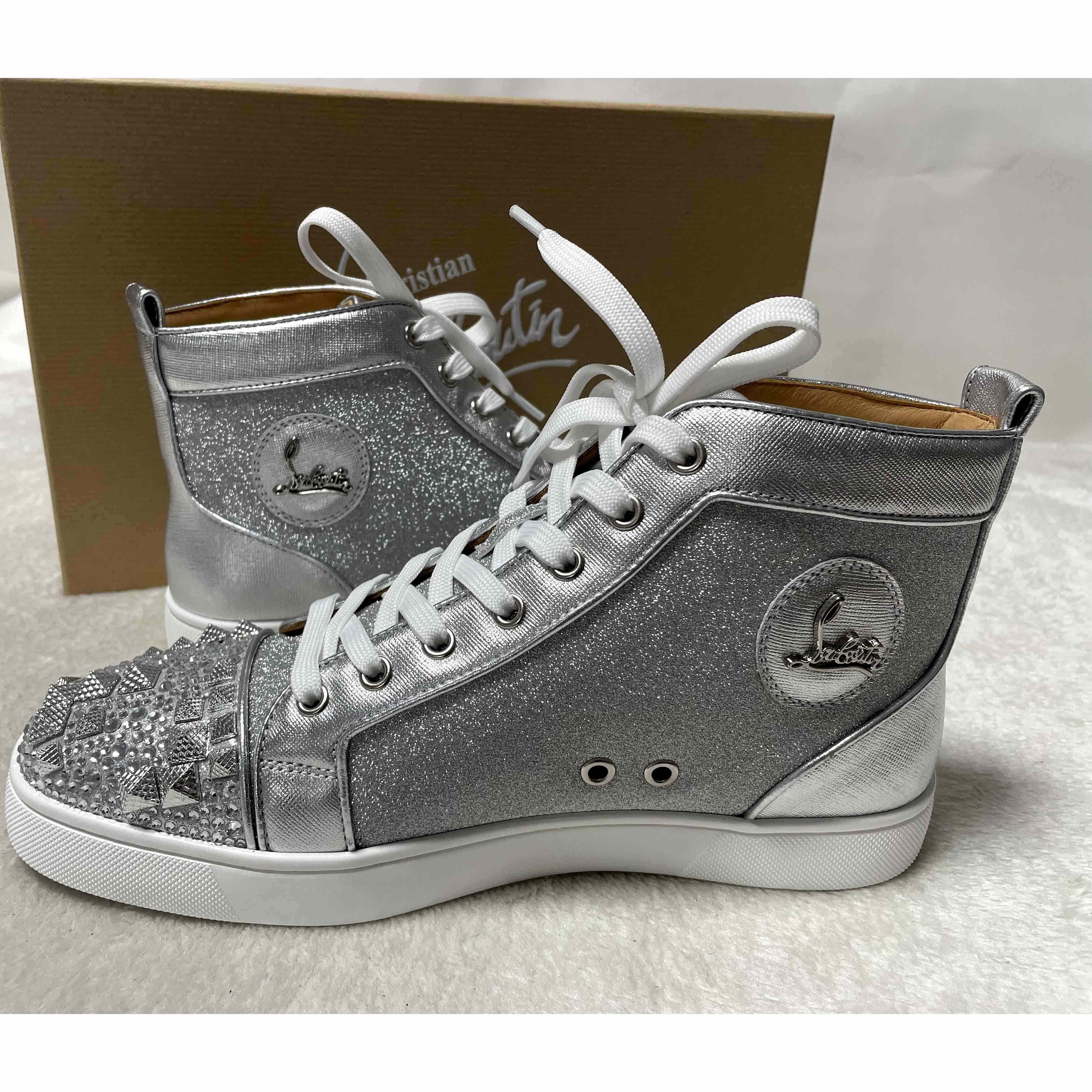 Christian Louboutin Herren-High-Top-Sneaker aus Metallic-Leder mit Nieten - EUR FASHION