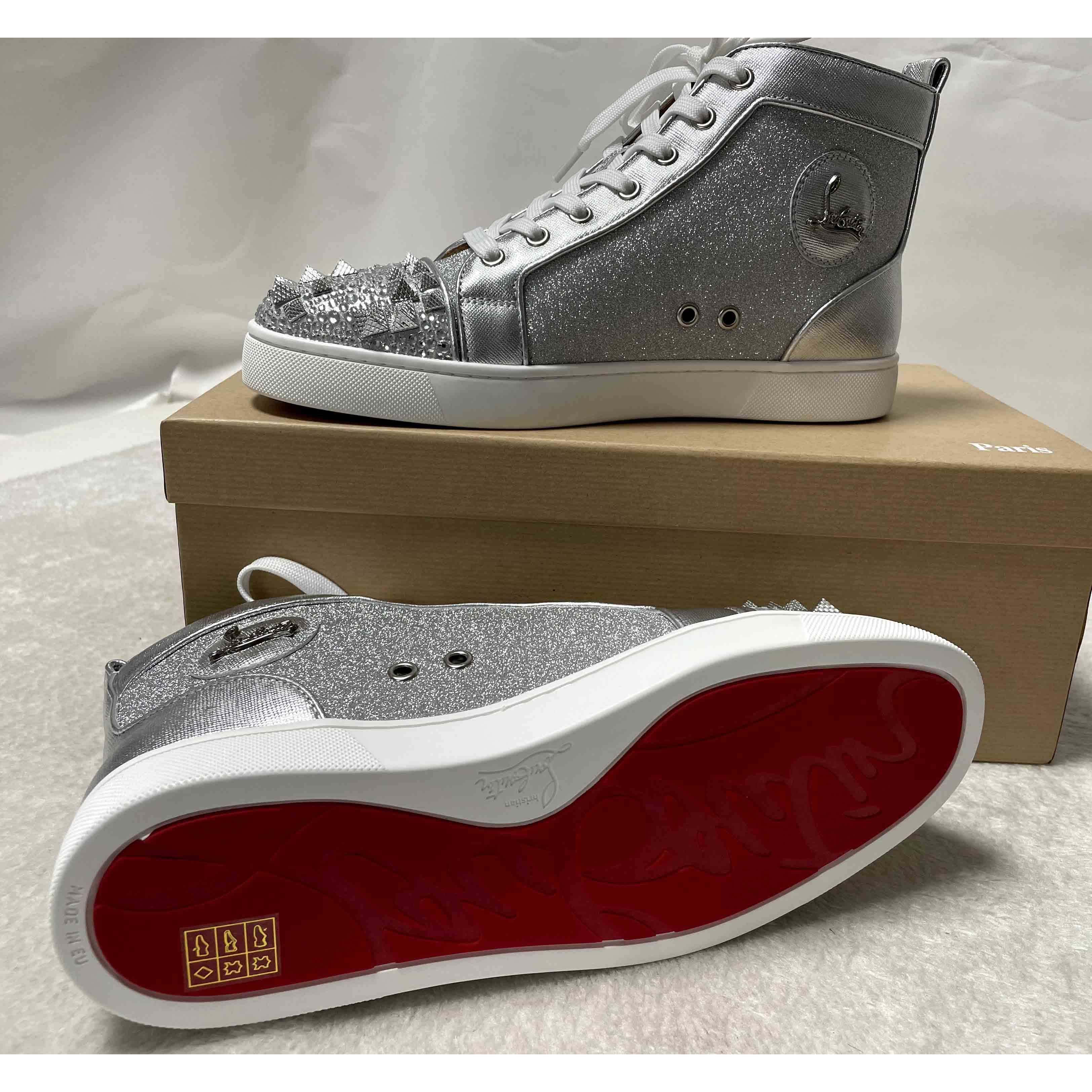 Christian Louboutin Herren-High-Top-Sneaker aus Metallic-Leder mit Nieten - EUR FASHION