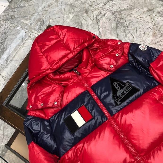 Wattierte Jacke mit Moncler-Logo-Patch - EUR FASHION