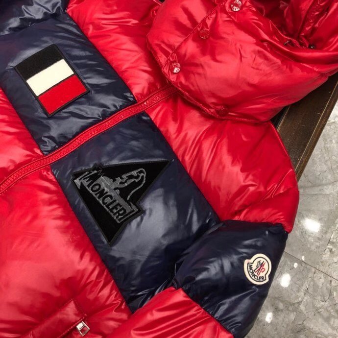 Wattierte Jacke mit Moncler-Logo-Patch - EUR FASHION