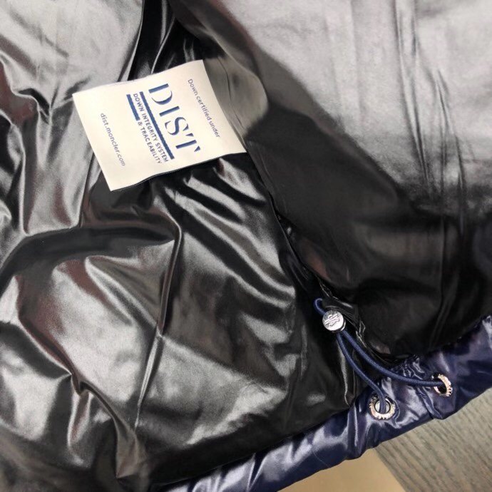 Wattierte Jacke mit Moncler-Logo-Patch - EUR FASHION