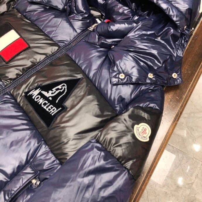 Wattierte Jacke mit Moncler-Logo-Patch - EUR FASHION