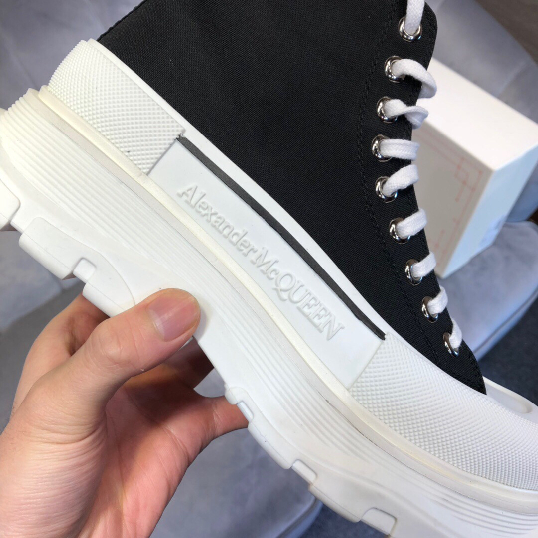 Alexander Mqueen Tread Slick Plateau High Sneakers - EUR FASHION