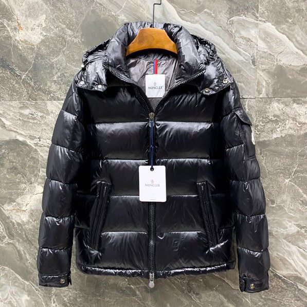 Schwarze Daunenjacke von Moncler - EUR FASHION