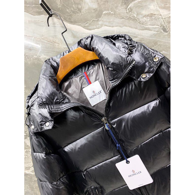 Schwarze Daunenjacke von Moncler - EUR FASHION