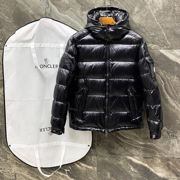 Schwarze Daunenjacke von Moncler - EUR FASHION