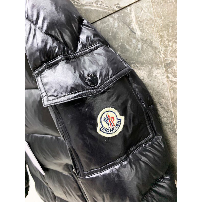 Schwarze Daunenjacke von Moncler - EUR FASHION