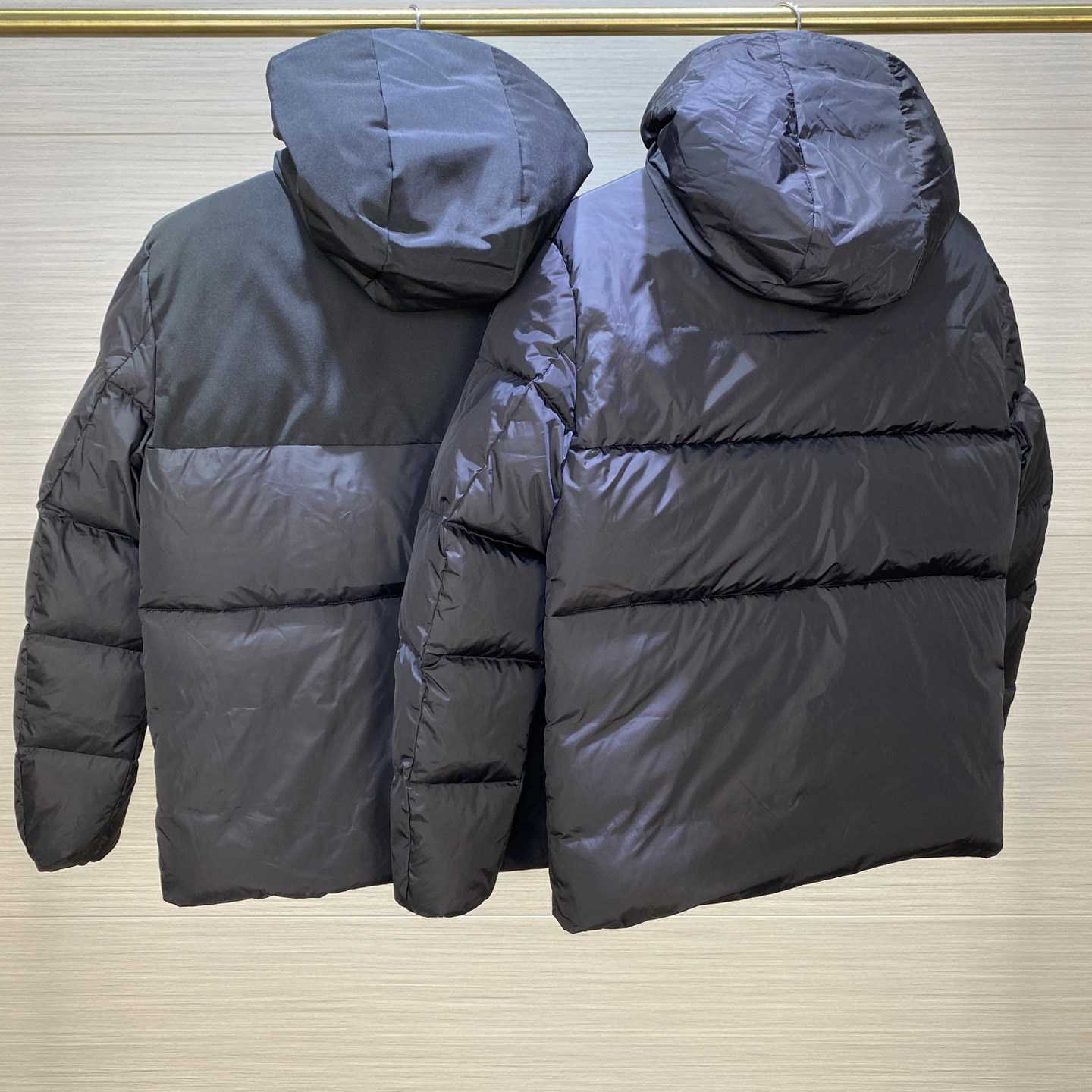 Moncler Daunenjacke mit besticktem Moncler-Bandbesatz (Schwarz) - EUR FASHION