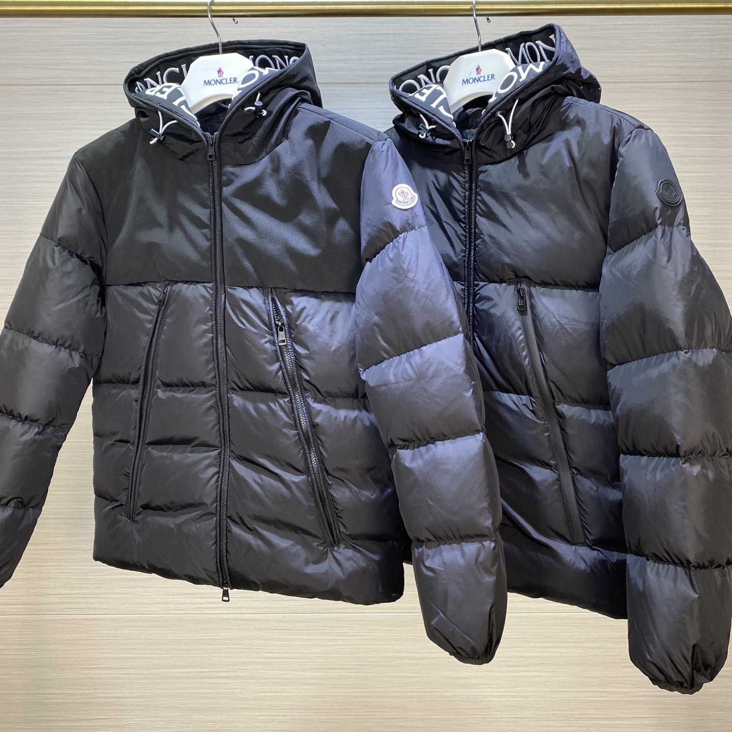 Moncler Daunenjacke mit besticktem Moncler-Bandbesatz (Schwarz) - EUR FASHION