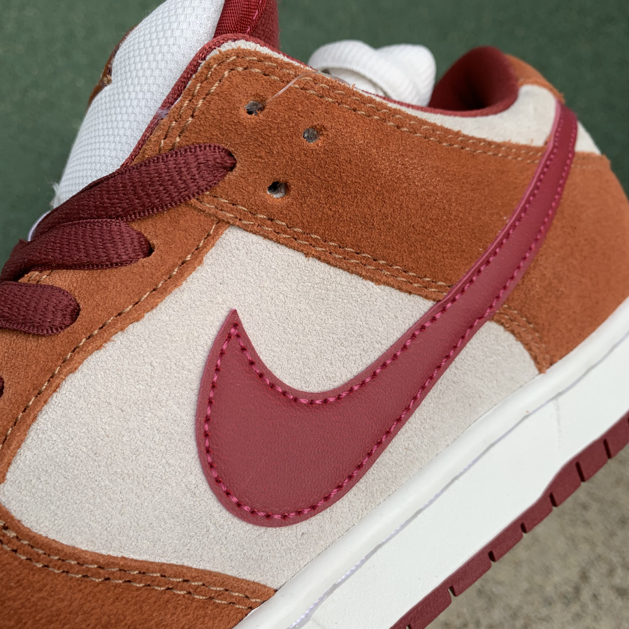 Nike SB Dunk Low Pro Dark Russet Cedar White BQ6817-202 - EUR FASHION