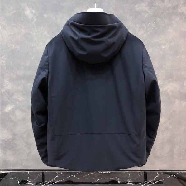 Leichte Daunenjacke mit Kapuze von Moncler - EUR FASHION