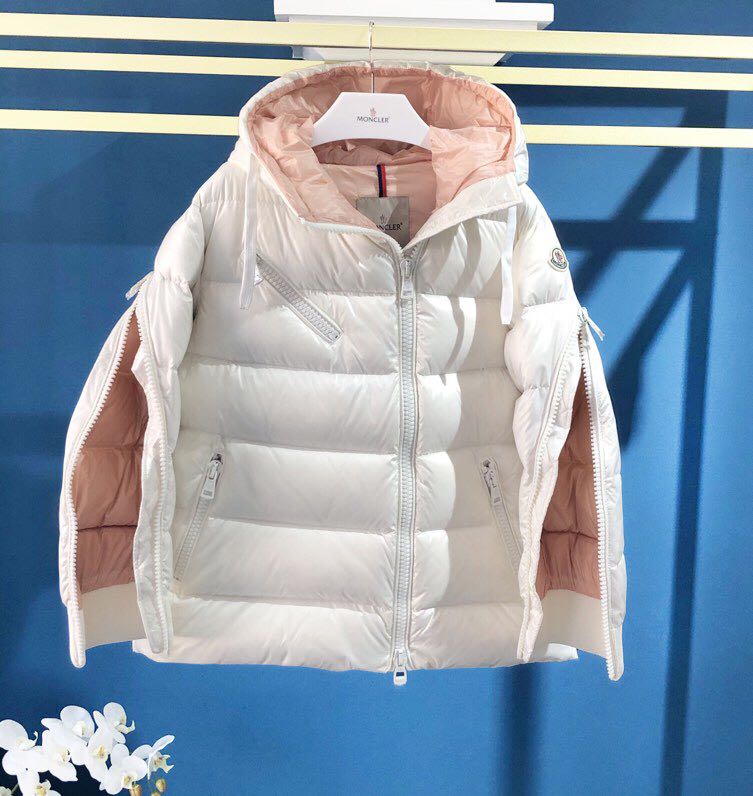 Moncler Weiße Daunenjacke mit Reißverschluss - EUR FASHION