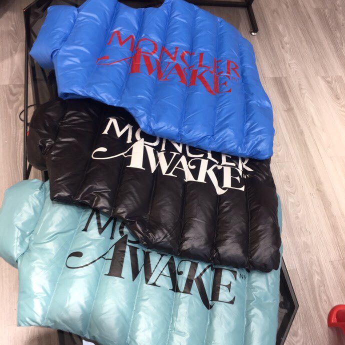 Moncler Vest Daunenjacke - EUR FASHION