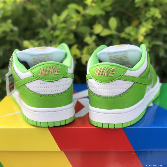 Nike SB Dunk Low „Green Stars“ DH3228-101 - EUR FASHION