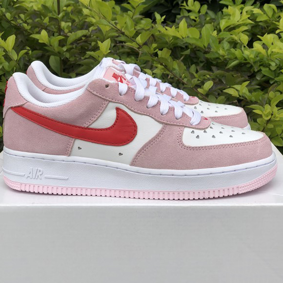 Nike Air Force 1 07 QS „Valentinstag-Liebesbrief“ DD3384-600 - EUR FASHION