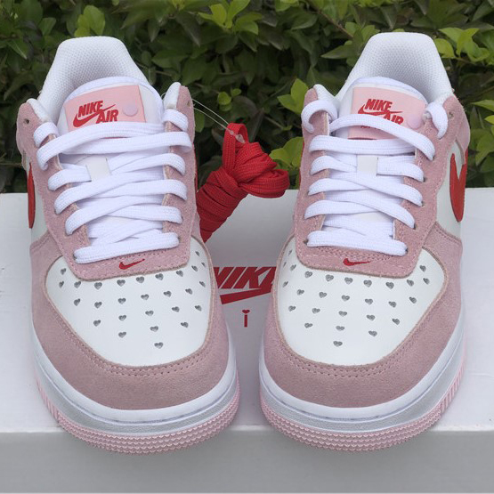 Nike Air Force 1 07 QS „Valentinstag-Liebesbrief“ DD3384-600 - EUR FASHION