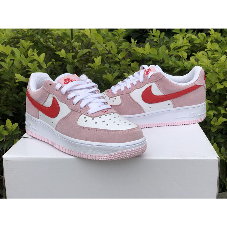 Nike Air Force 1 07 QS „Valentinstag-Liebesbrief“ DD3384-600 - EUR FASHION