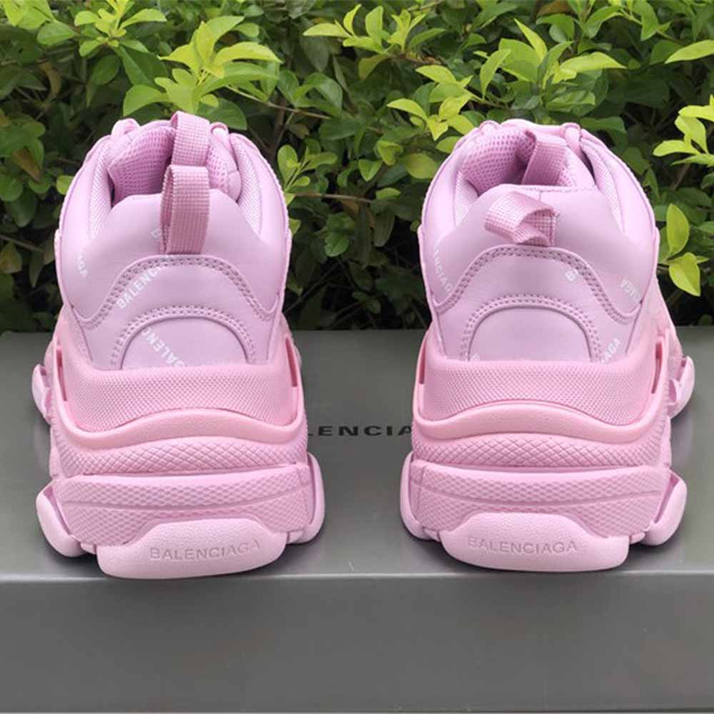 Balenciaga Triple S Sneakers aus Nubukleder und Mesh mit Logo-Print und Stickerei - EUR FASHION
